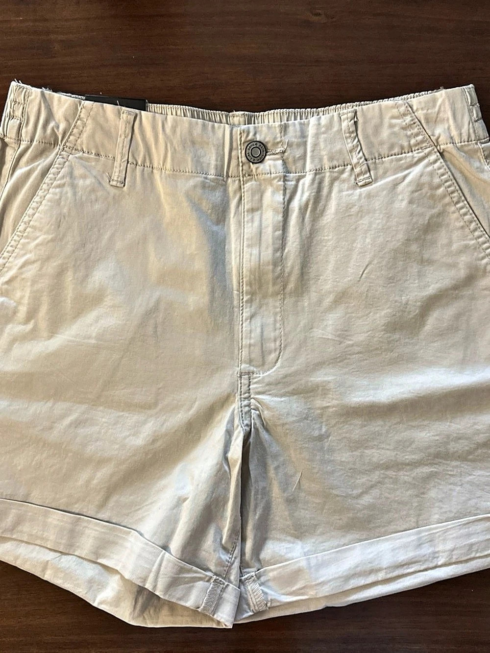 kensie Jeans 5-Inch Inseam Elasticized Back Waistband Shorts Cream Medium NWT